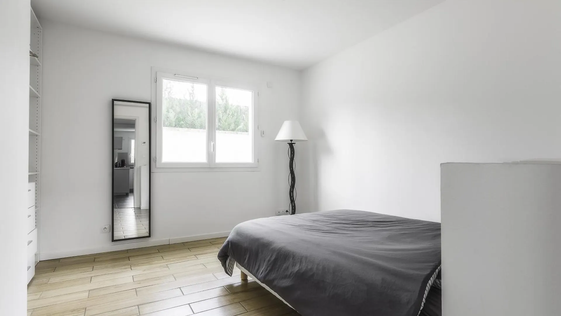 Appartement De 70 M2 Dans Maison Comptenporaine Charnecles 0*,  France