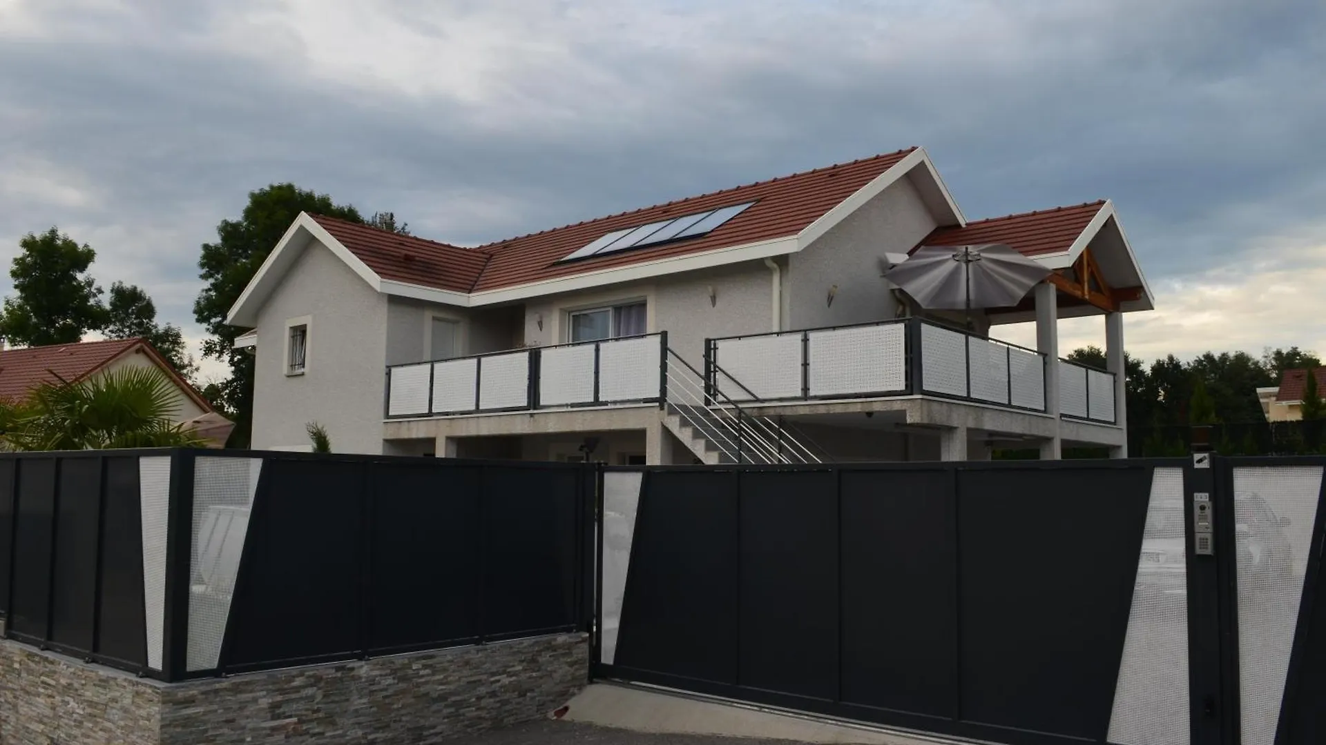 Appartement De 70 M2 Dans Maison Comptenporaine Charnecles