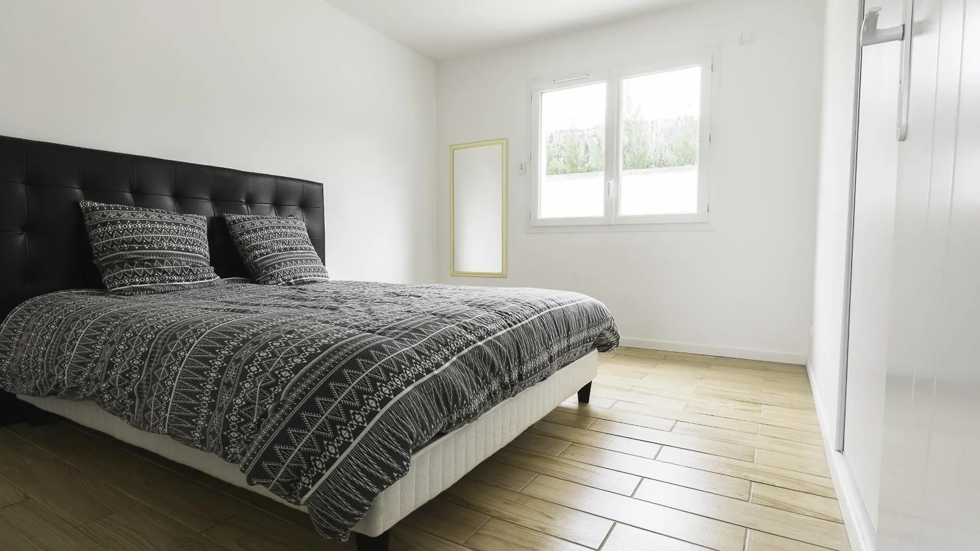 Appartement De 70 M2 Dans Maison Comptenporaine Charnecles Apartment