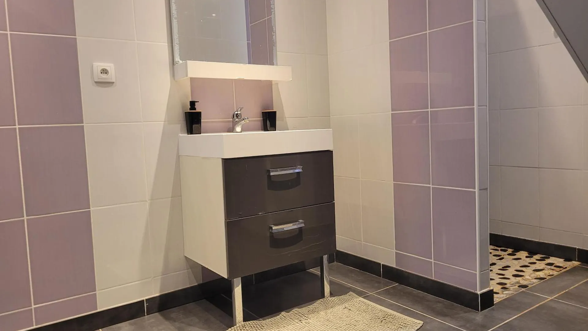 Appartement De 70 M2 Dans Maison Comptenporaine Charnecles